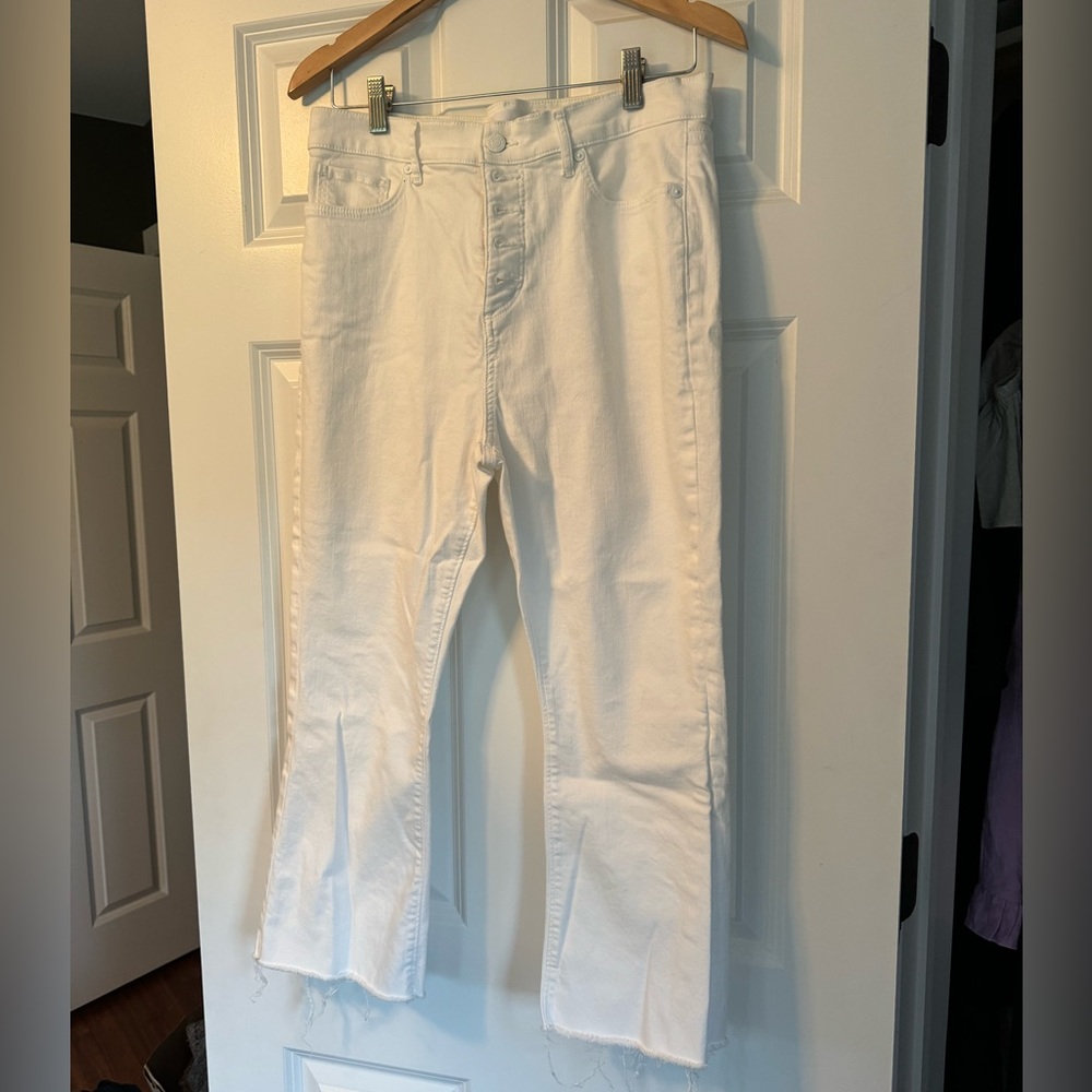 Women’s kick crop size 10/30 white jeans raw hem.